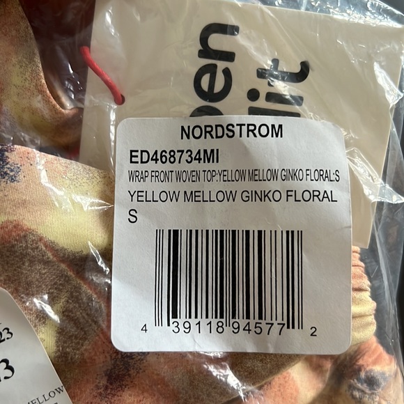 Open Edit cropped wrap top - Picture 4 of 4